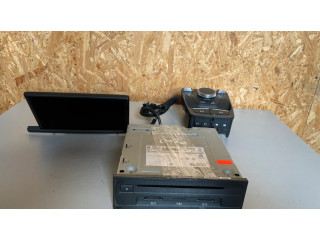 Радио/ проигрыватель CD/DVD / навигация