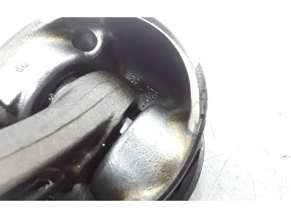 Поршень с шатуном D4204T5 82L175 Volvo S60