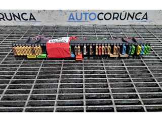 Блок предохранителей     8366570, 14397    Alpine B10 E39 