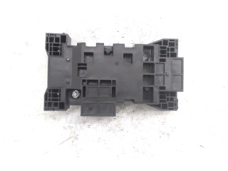 Блок предохранителей Mitsubishi Outlander