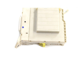   Pojistková skříňka 8273030B63   Lexus GS 300 350 430 450H 2009