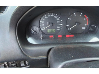 Панель приборов Mitsubishi Carisma