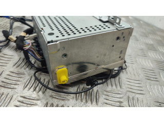 Радио/ проигрыватель CD/DVD / навигация