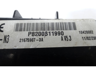 Блок предохранителей P8200311990, 10428002 Renault Clio II