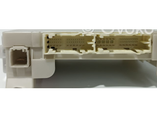 Pojistková skříňka Řídící jednotka BSM 8273052K40 Toyota Yaris 2019