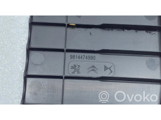 Другая деталь отсека двигателя