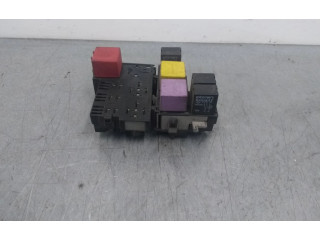 Блок предохранителей 7703297566C Renault Clio II