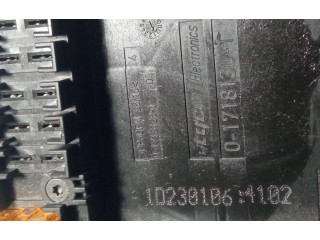 Блок предохранителей  1718128, 01718130   Volkswagen Touran I    