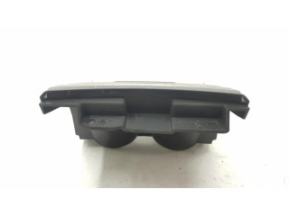 Передний держатель чашки