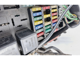 Блок предохранителей  9494210   Volvo V70    