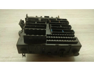 Блок предохранителей 13112912, 519047021 Opel Vectra C