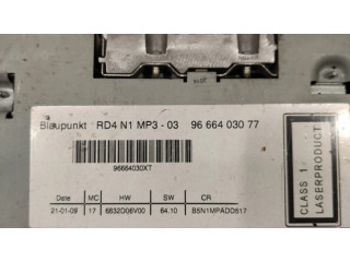 Радио/ проигрыватель CD/DVD / навигация