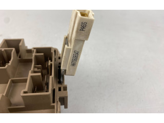 Блок предохранителей  704106   Subaru Forester SG    