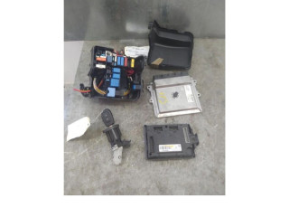 Блок предохранителей 681037125R Dacia Sandero