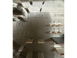 Блок предохранителей  1K0937125, 1K0937125A   Volkswagen Touran I    