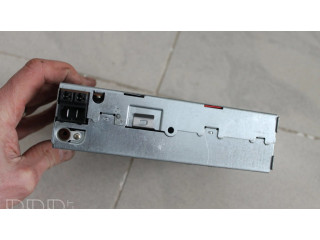 Радио/ проигрыватель CD/DVD / навигация