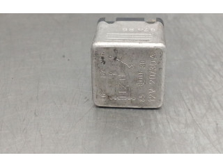 Pojistková skříňka 0015420219, 4RD00412200 Mercede-Benz S W126 1988