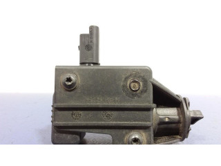 Держатель (кронштейн)