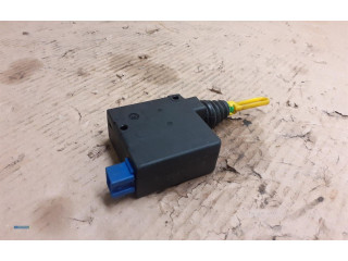 Zámek zadních dveří 40705370   Saab 9-5 2001