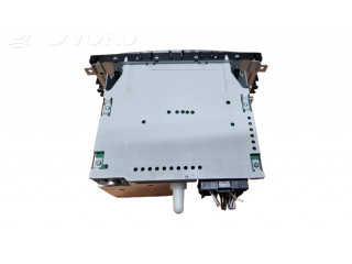 Радио/ проигрыватель CD/DVD / навигация