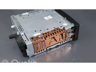 Радио/ проигрыватель CD/DVD / навигация