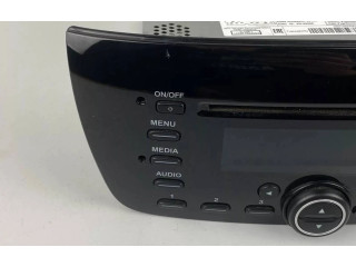 Радио/ проигрыватель CD/DVD / навигация