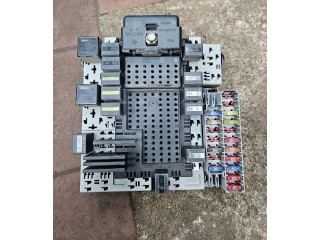 Блок предохранителей  8688153, 02W184   Volvo V70    