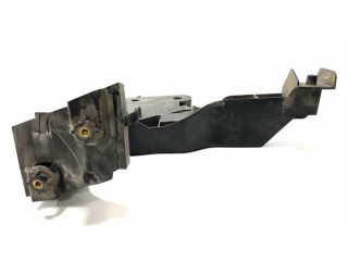 Передний держатель бампера