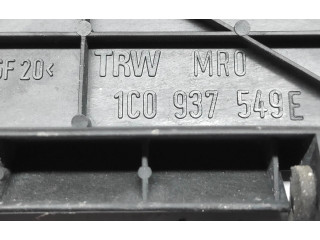 Блок предохранителей 1C0937549E   Volkswagen New Beetle    