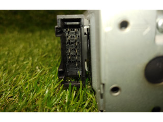 Радио/ проигрыватель CD/DVD / навигация