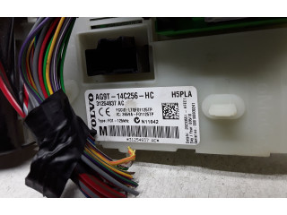Блок предохранителей 31254837, AG9T14C256HC   Volvo V70    