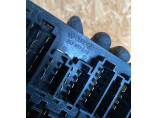 Блок предохранителей  357937039   Volkswagen Corrado    