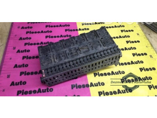 Блок предохранителей 357937039, 357937039.   Volkswagen Golf III    