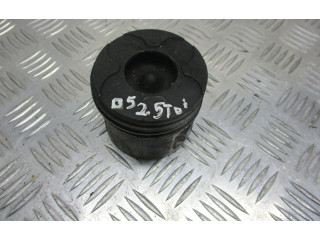 Píst Volkswagen PASSAT B5.5