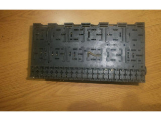 Блок предохранителей  357937039, 357937039   Volkswagen Golf III    