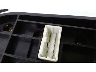 Радио/ проигрыватель CD/DVD / навигация