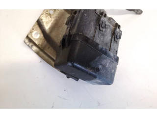 Pojistková skříňka Toyota Avensis T270 2012