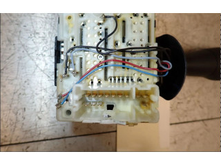 Ручка стеклоочистителей 8201168016   Renault Clio IV