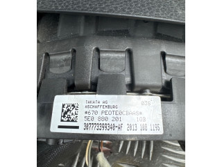 Подушка безопасности водителя 5E0880201   Skoda Octavia Mk3 (5E)