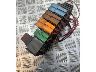 Блок предохранителей 090902 Volvo S60