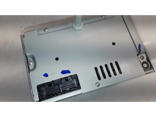 Радио/ проигрыватель CD/DVD / навигация