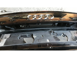 Задняя крышка (багажника)