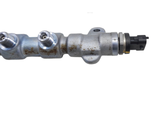 Топливная рампа 46347252, 46346020 Jeep Renegade