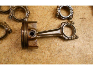  Поршень с шатуном    Maserati Quattroporte  