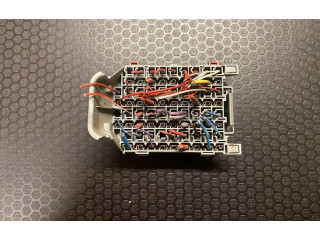 Блок предохранителей  9162439   Volvo S80    