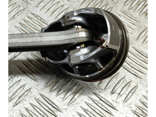 Поршень B 4204 T47 32298424, 31401957 Volvo XC40