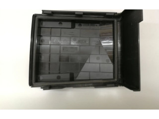 Блок предохранителей  1K0937125D   Volkswagen Caddy    