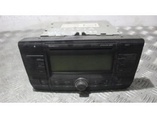 Радио/ проигрыватель CD/DVD / навигация