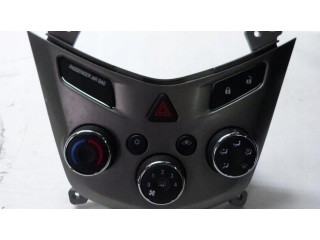 Блок управления климат-контролем 95164452 Chevrolet Aveo