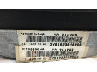 Подушка безопасности водителя MR911925, MR449293 Mitsubishi Carisma